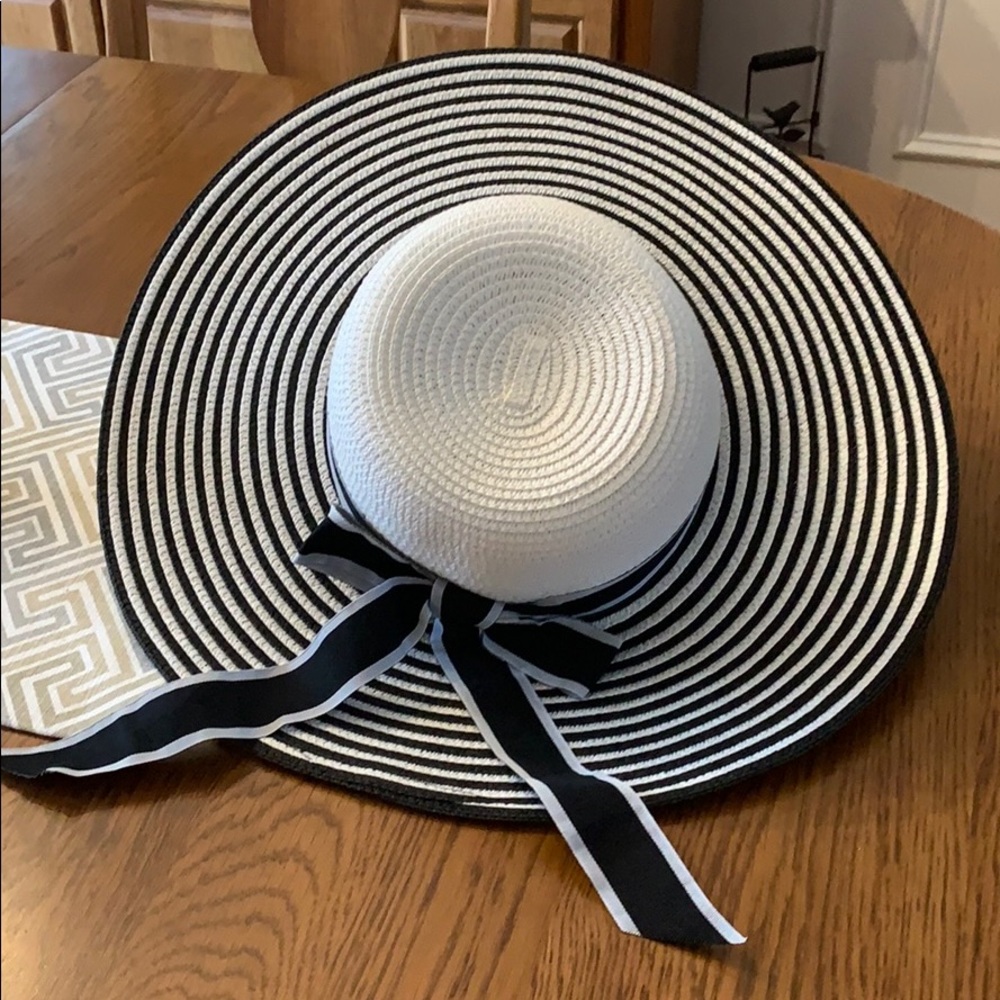 Black and white large brim hat